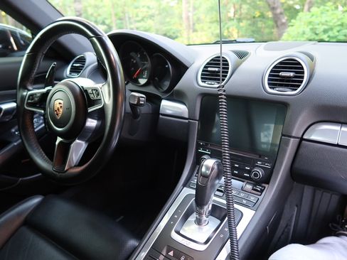 Used 2018 Porsche 718 Cayman image 10