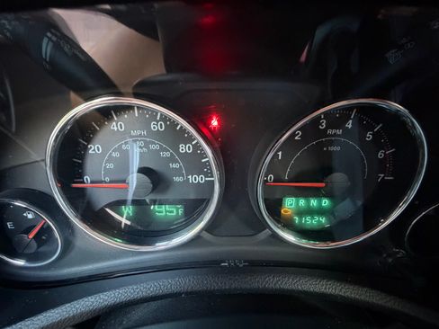 Used 2014 Jeep Wrangler Unlimited Sahara w/ Connectivity Group AWD/4WD image 23