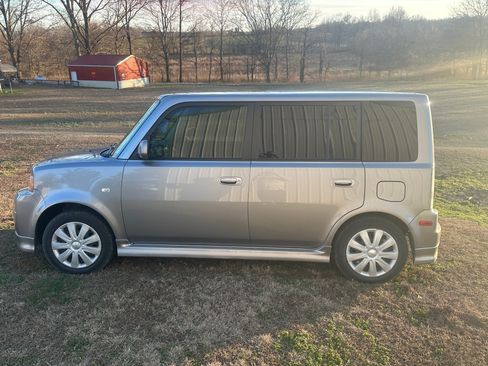 Used 2005 Scion xB image 4