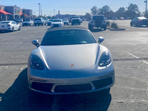 Used 2019 Porsche 718 Boxster Roadster 2D image 4