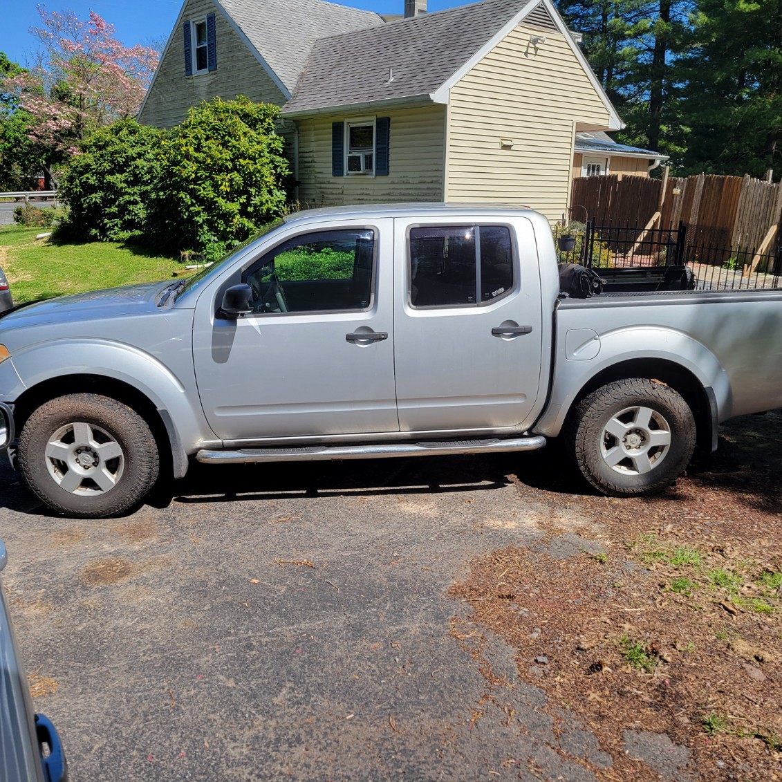 Used 2005 Nissan Frontier SE AWD/4WD image 1