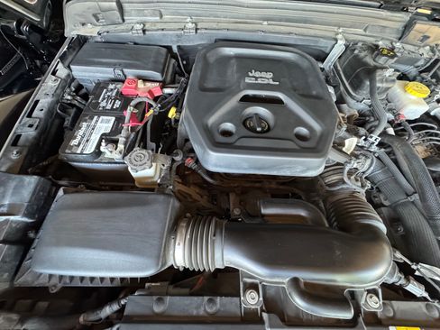 Used 2019 Jeep Wrangler Unlimited Rubicon AWD/4WD image 11