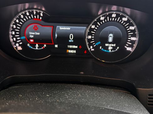 Used 2017 Ford Explorer Platinum image 4