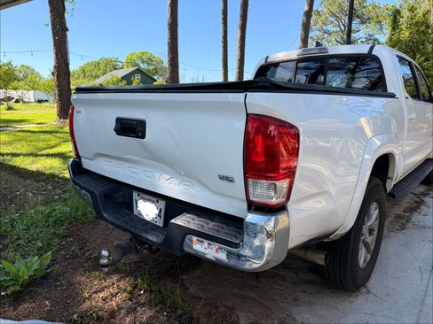 Used 2017 Toyota Tacoma SR5 image 2