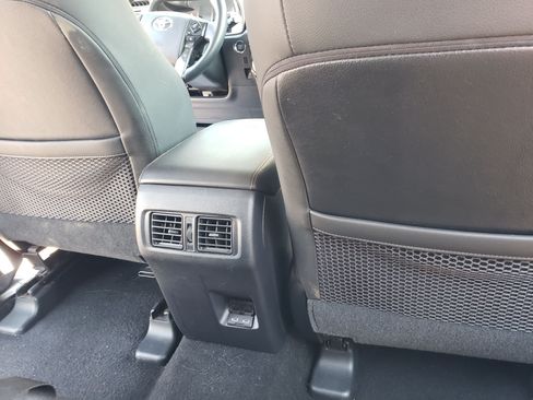 Used 2024 Toyota 4Runner TRD Off-Road Premium image 9