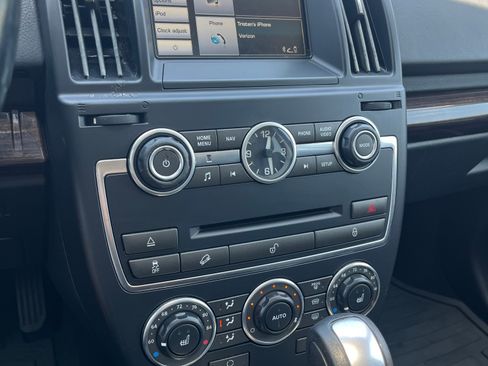 Used 2014 Land Rover LR2 HSE image 12