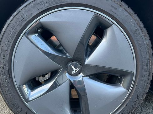 Used 2018 Tesla Model 3 Long Range image 11