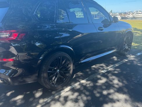 Used 2022 BMW X5 xDrive40i w/ M Sport Package AWD/4WD image 2
