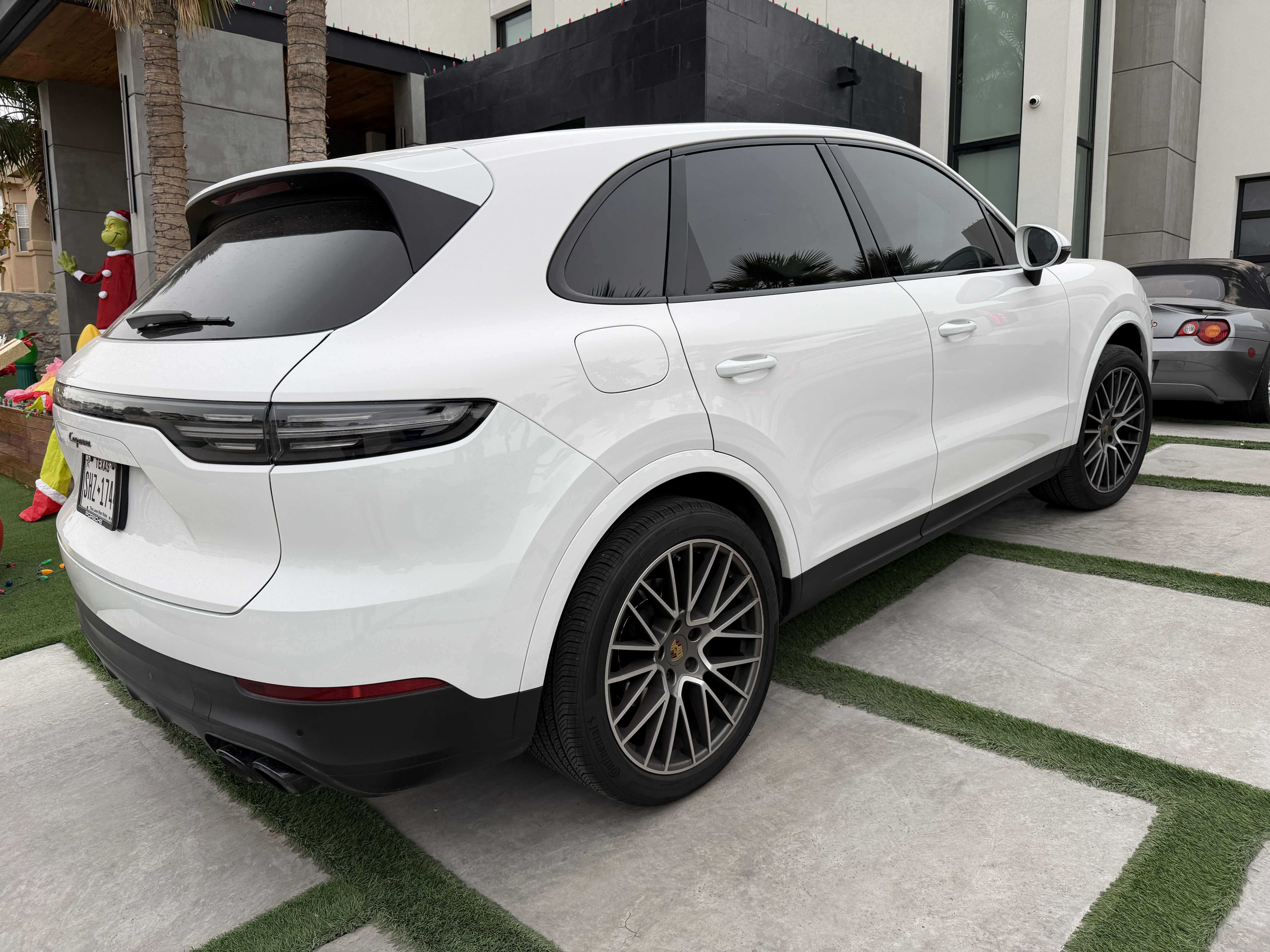 Used 2023 Porsche Cayenne Platinum Edition AWD/4WD image 8