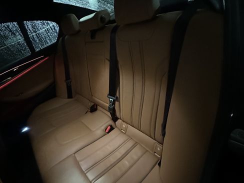 Used 2020 BMW M550i xDrive M550i xDrive Sedan 4D w/ Premium Package image 23