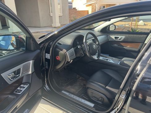 Used 2013 Jaguar XF image 11