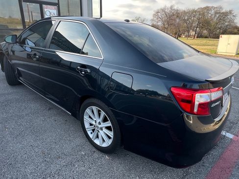 Used 2014 Toyota Camry XLE image 2
