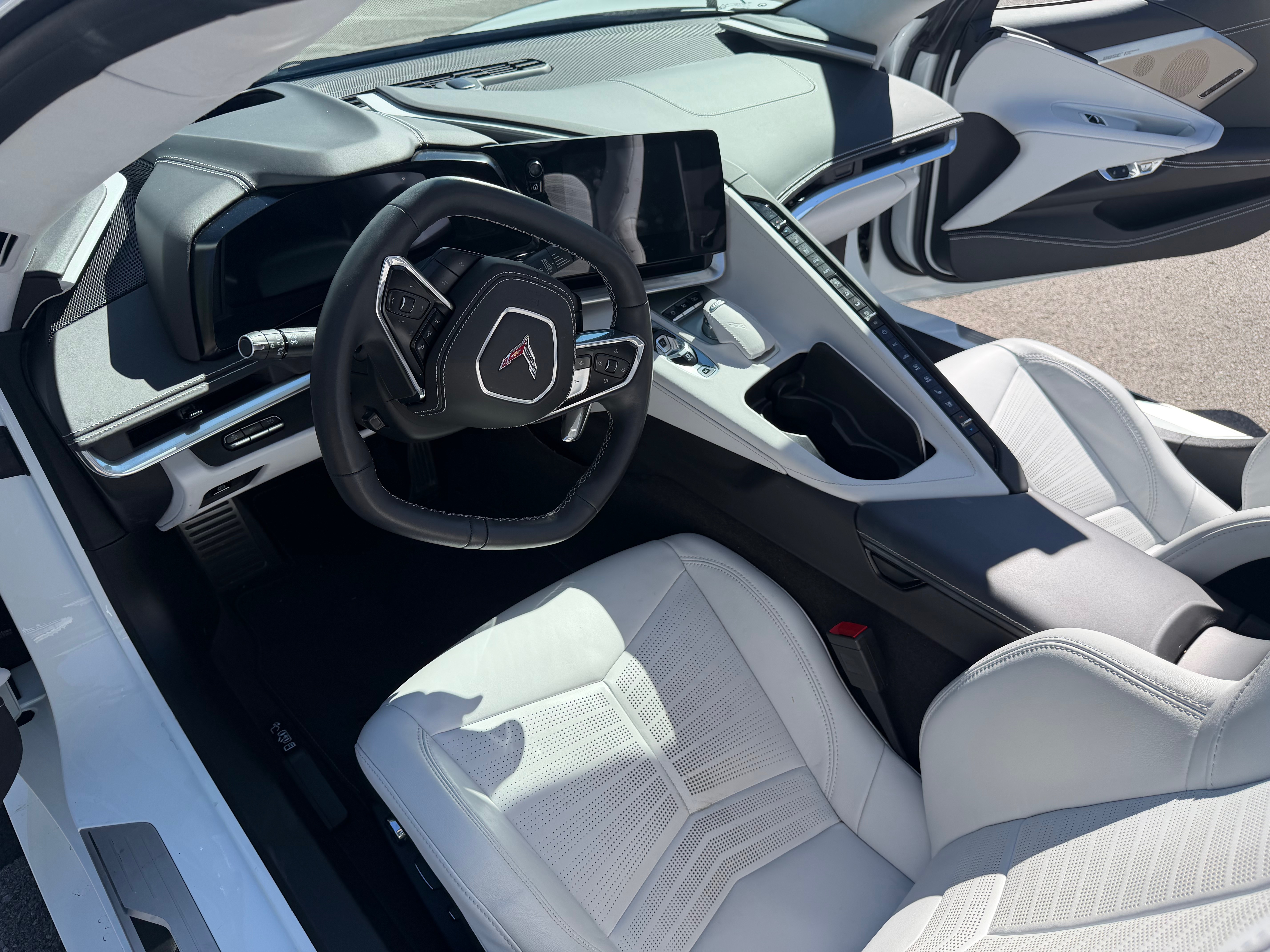 Used 2024 Chevrolet Corvette Stingray Premium Conv w/ Z51 Performance Package RWD image 10