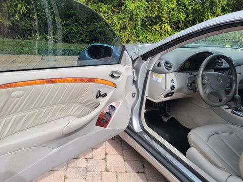 Used 2005 Mercedes-Benz CLK 320 CLK 320 Coupe 2D image 2