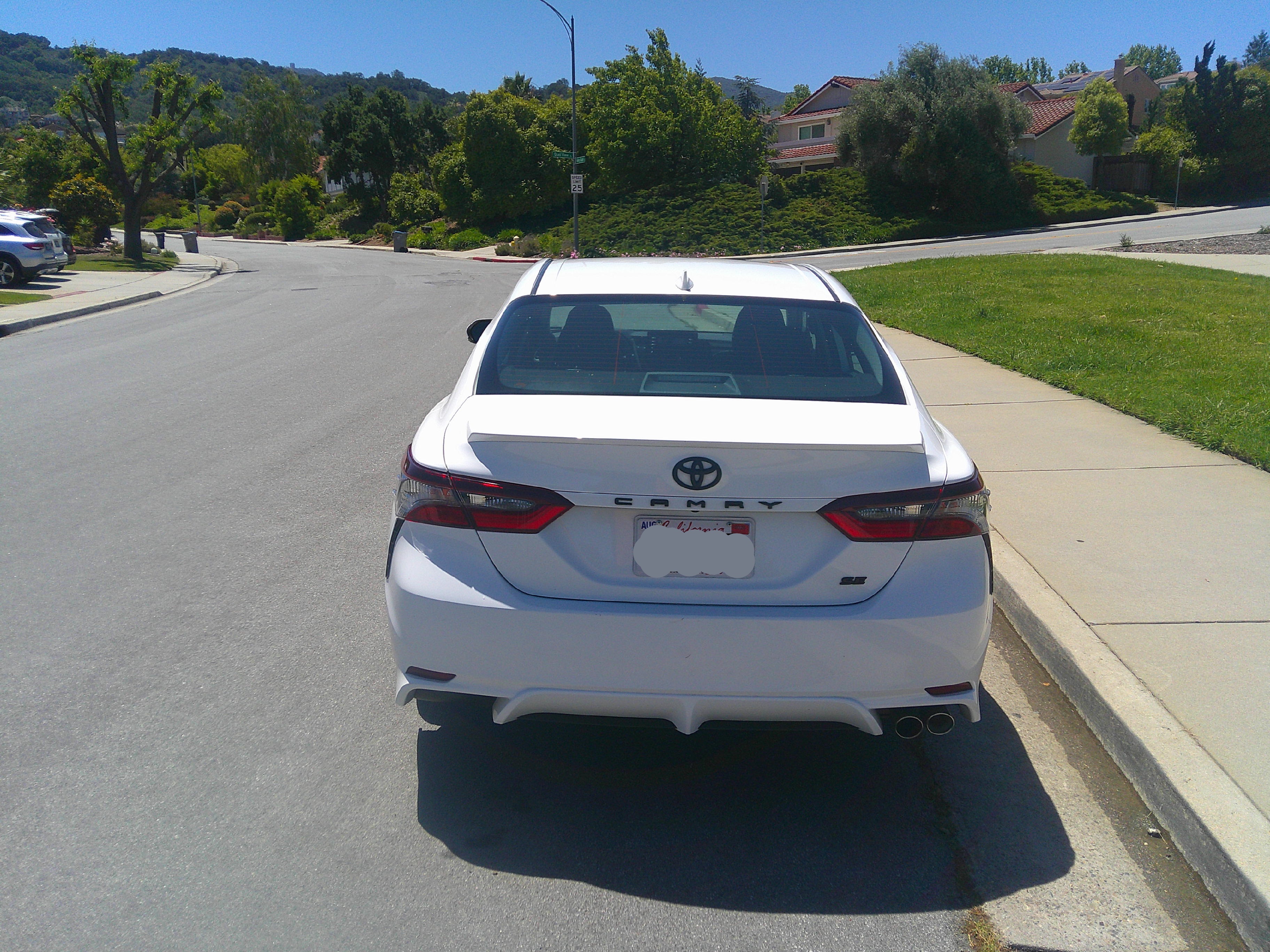 Used 2023 Toyota Camry SE FWD image 2