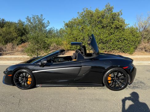 Used 2018 McLaren 570S Spider RWD image 6