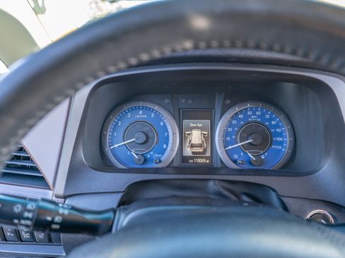 Used 2015 Toyota Sienna Limited Premium image 17