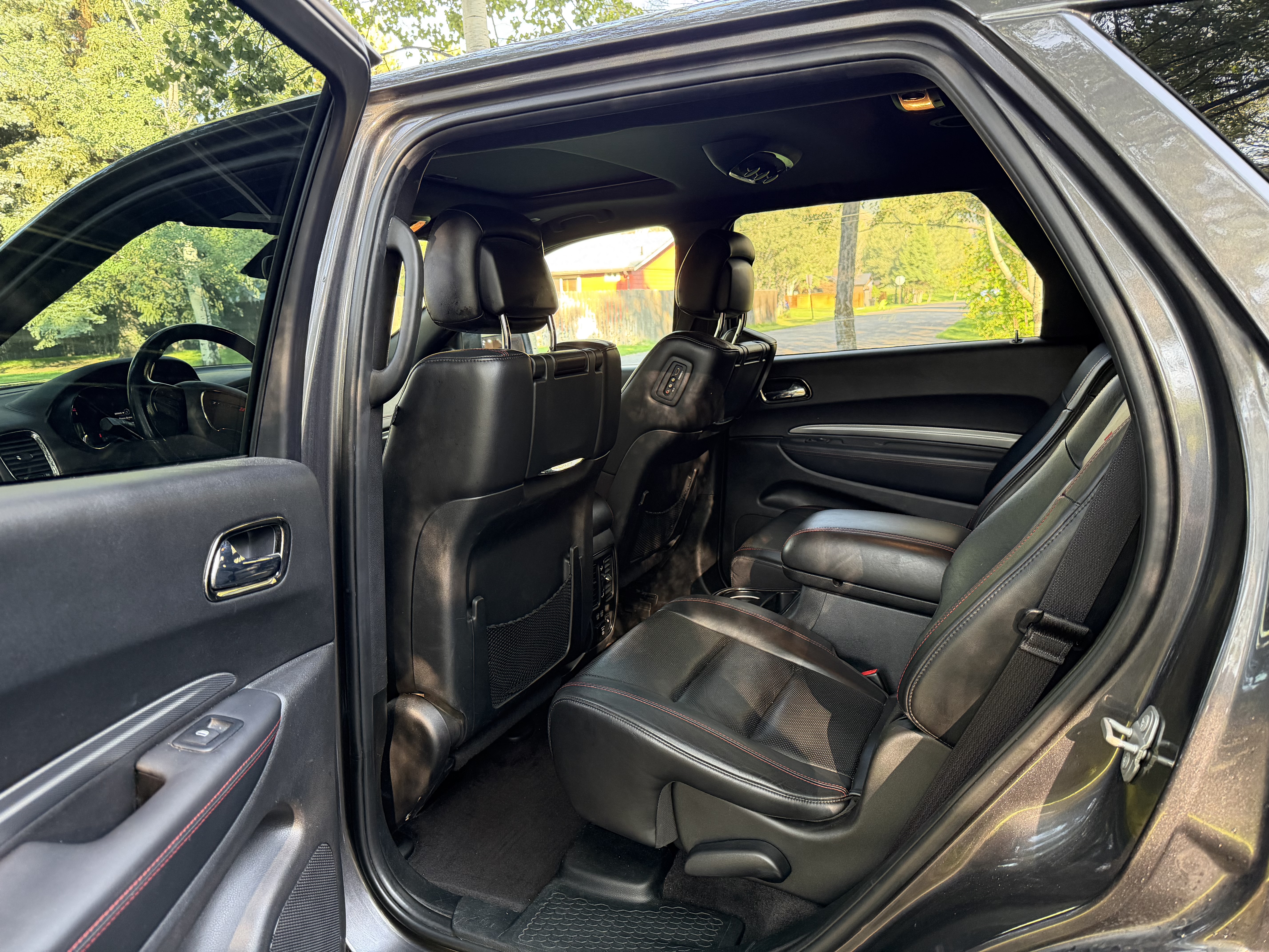 Used 2018 Dodge Durango R/T w/ Technology Group AWD/4WD image 11