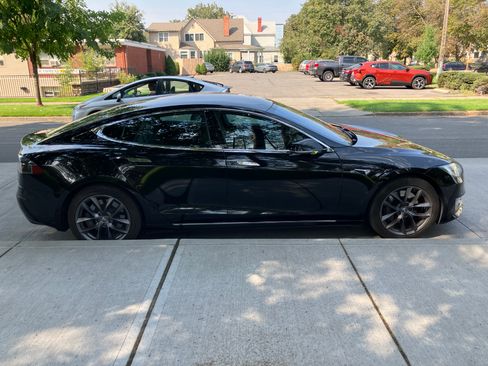 Used 2020 Tesla Model S Long Range Plus image 5