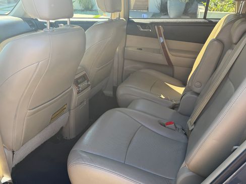Used 2013 Toyota Highlander Limited AWD/4WD image 9