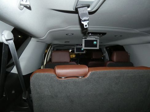 Used 2019 Chevrolet Suburban Premier w/ Premier Plus Edition image 16