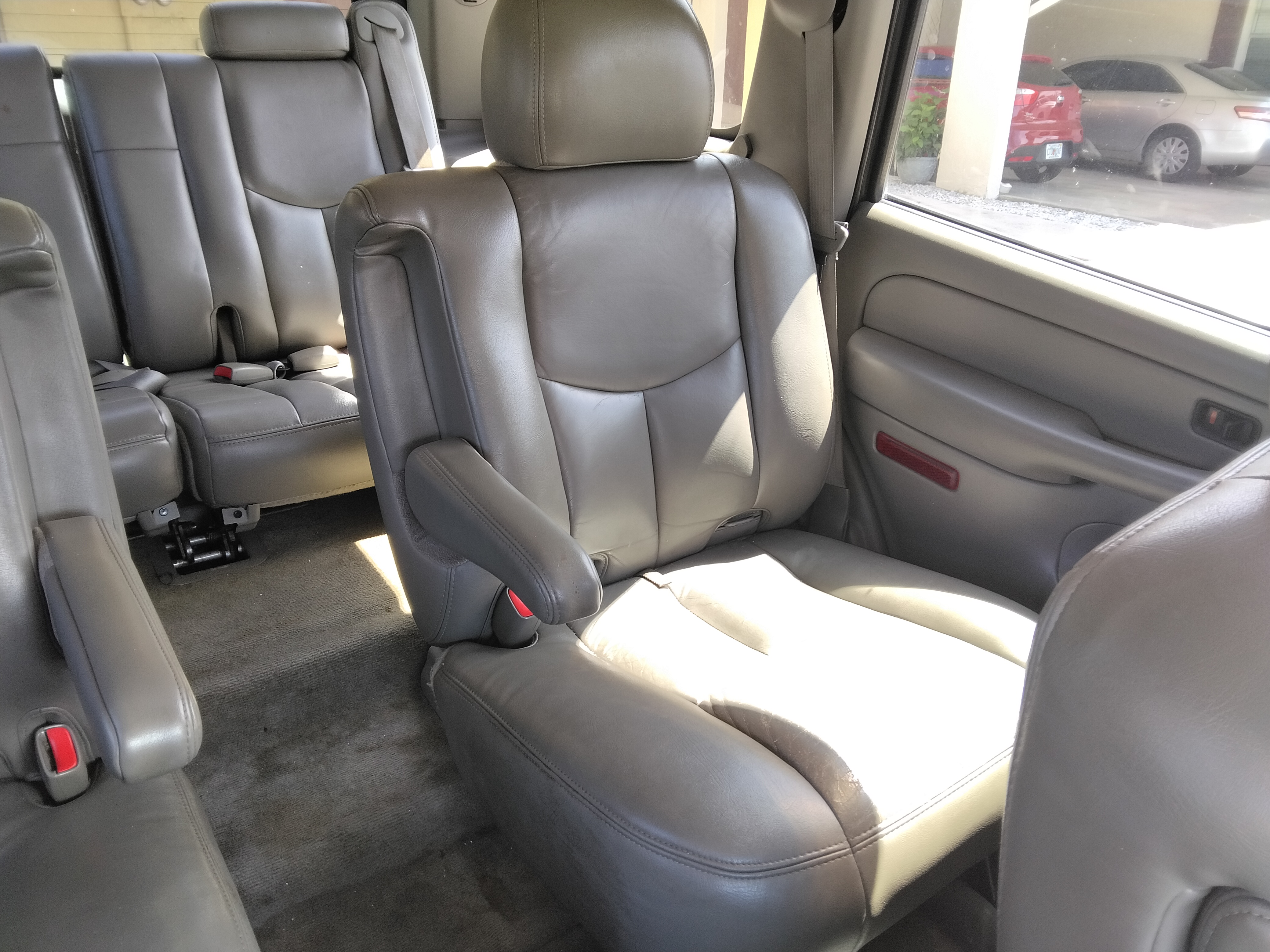 Used 2005 Chevrolet Tahoe LT w/ LT Preferred Equipment Group RWD image 8