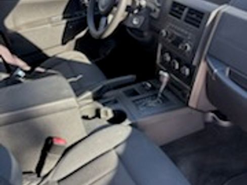 Used 2012 Jeep Liberty Sport image 12