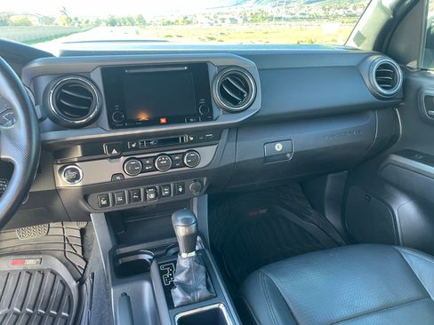 Used 2019 Toyota Tacoma TRD Sport w/ TRD Premium Sport Package RWD image 27