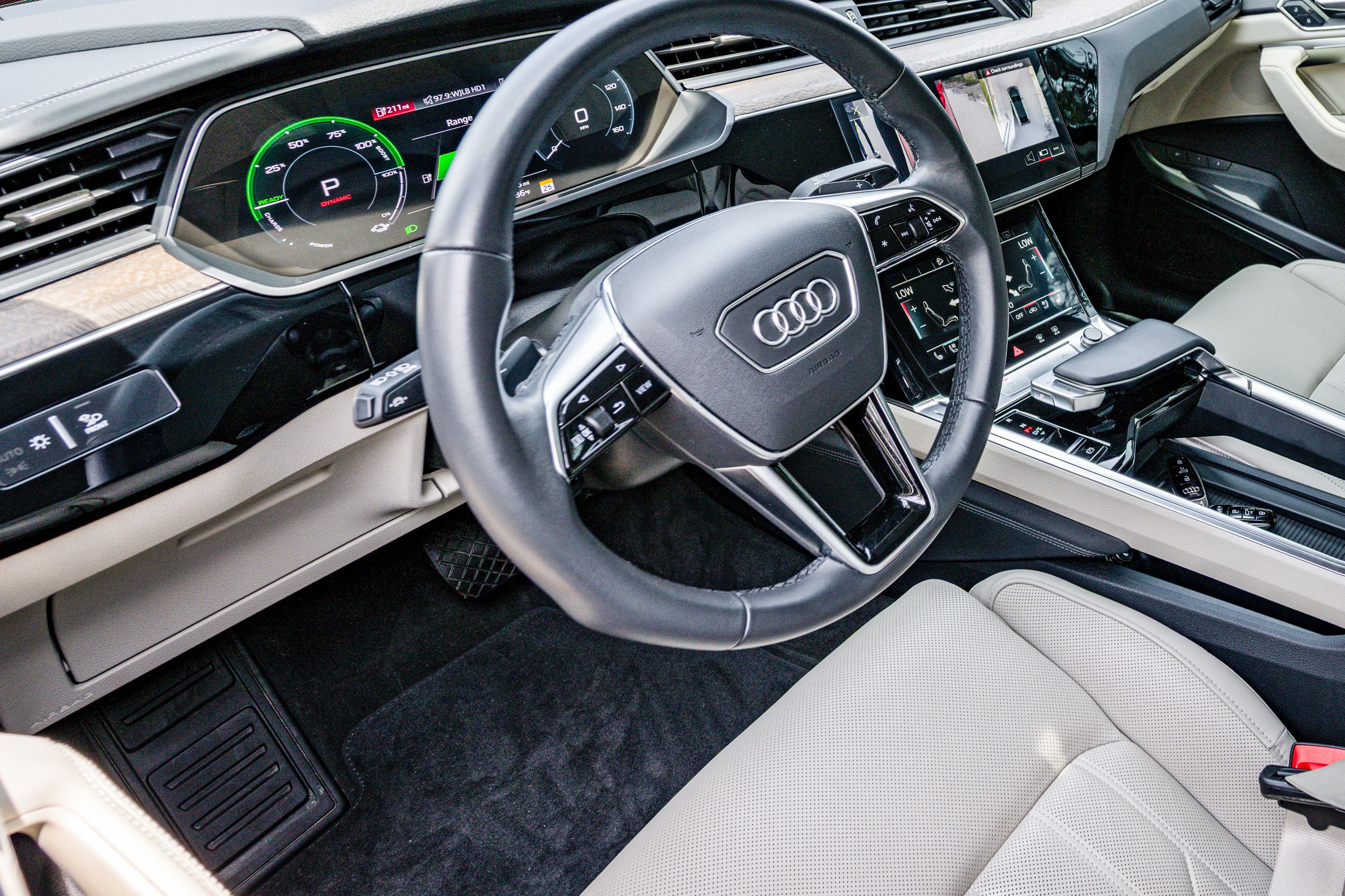 Used 2022 Audi e-tron Prestige w/ Prestige Package AWD/4WD image 16