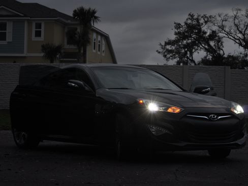 Used 2015 Hyundai Genesis 3.8 image 1