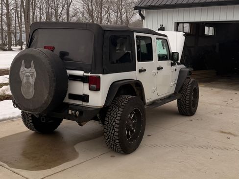 Used 2017 Jeep Wrangler Unlimited Sahara image 2