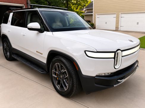 Used 2023 Rivian R1S Adventure AWD/4WD image 4
