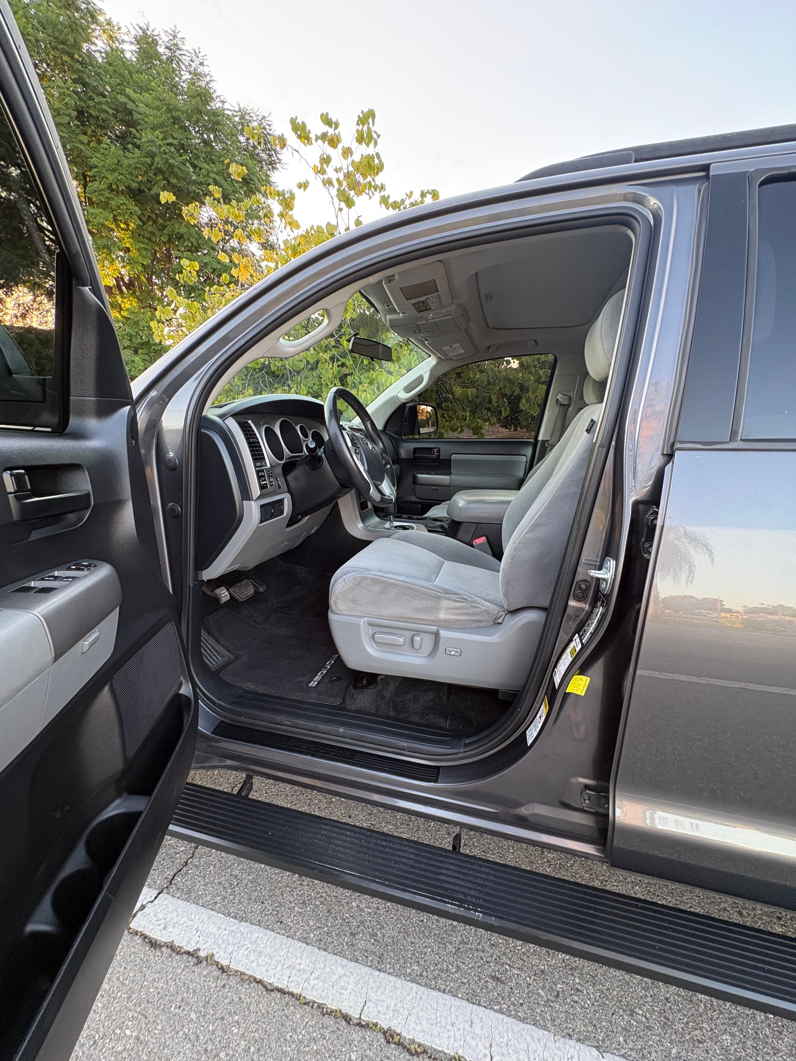 Used 2014 Toyota Sequoia SR5 AWD/4WD image 9