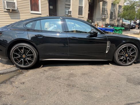 Used 2023 Porsche Panamera 4 Platinum Edition AWD/4WD image 15