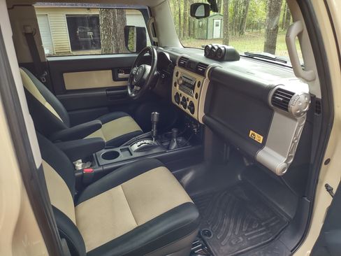 Used 2010 Toyota FJ Cruiser 4WD image 13