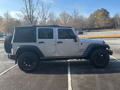 Used 2012 Jeep Wrangler Unlimited Sport image 6