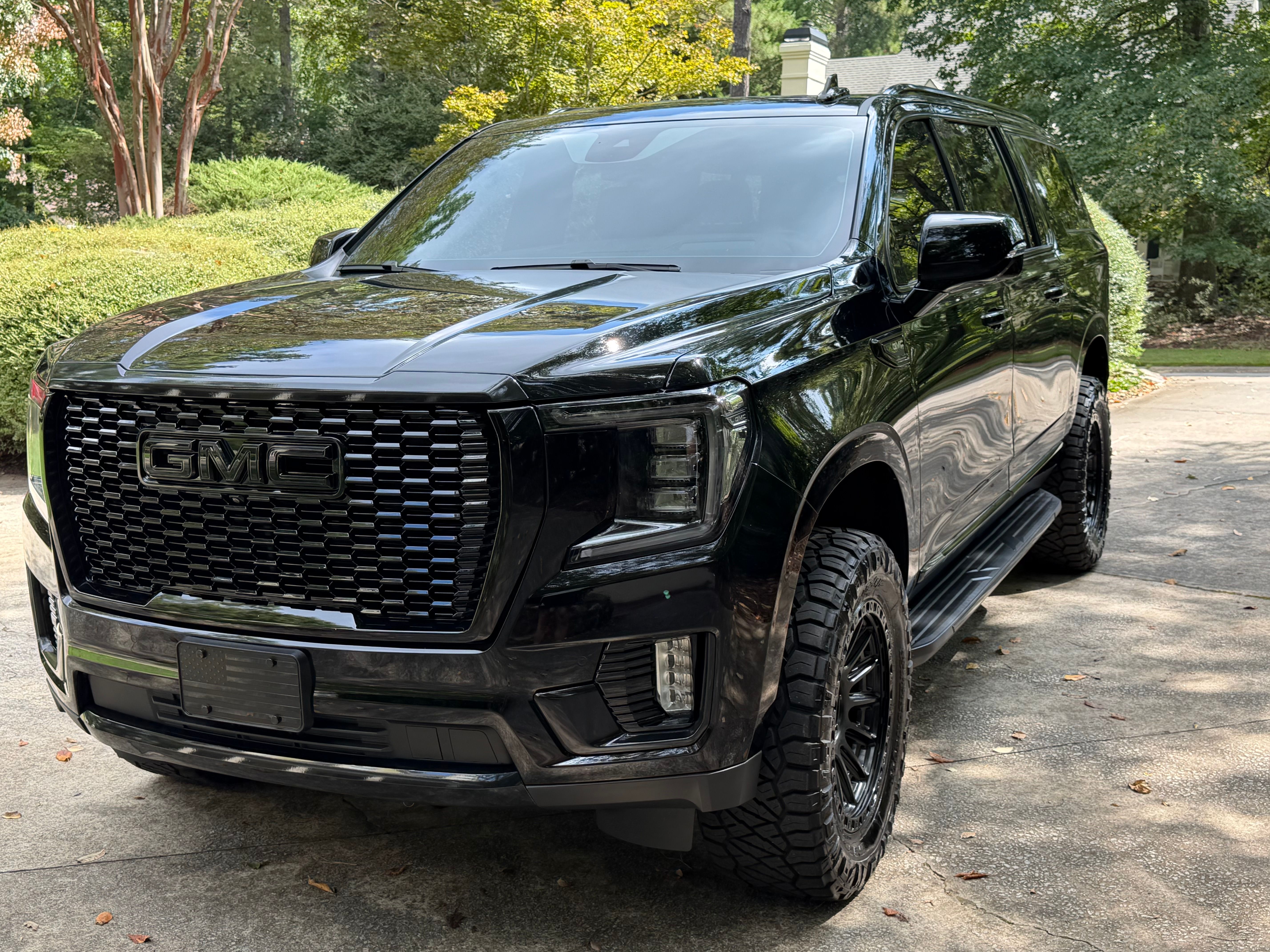 Used 2023 GMC Yukon XL Denali AWD/4WD image 1