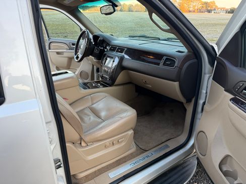 Used 2011 GMC Yukon Denali image 8