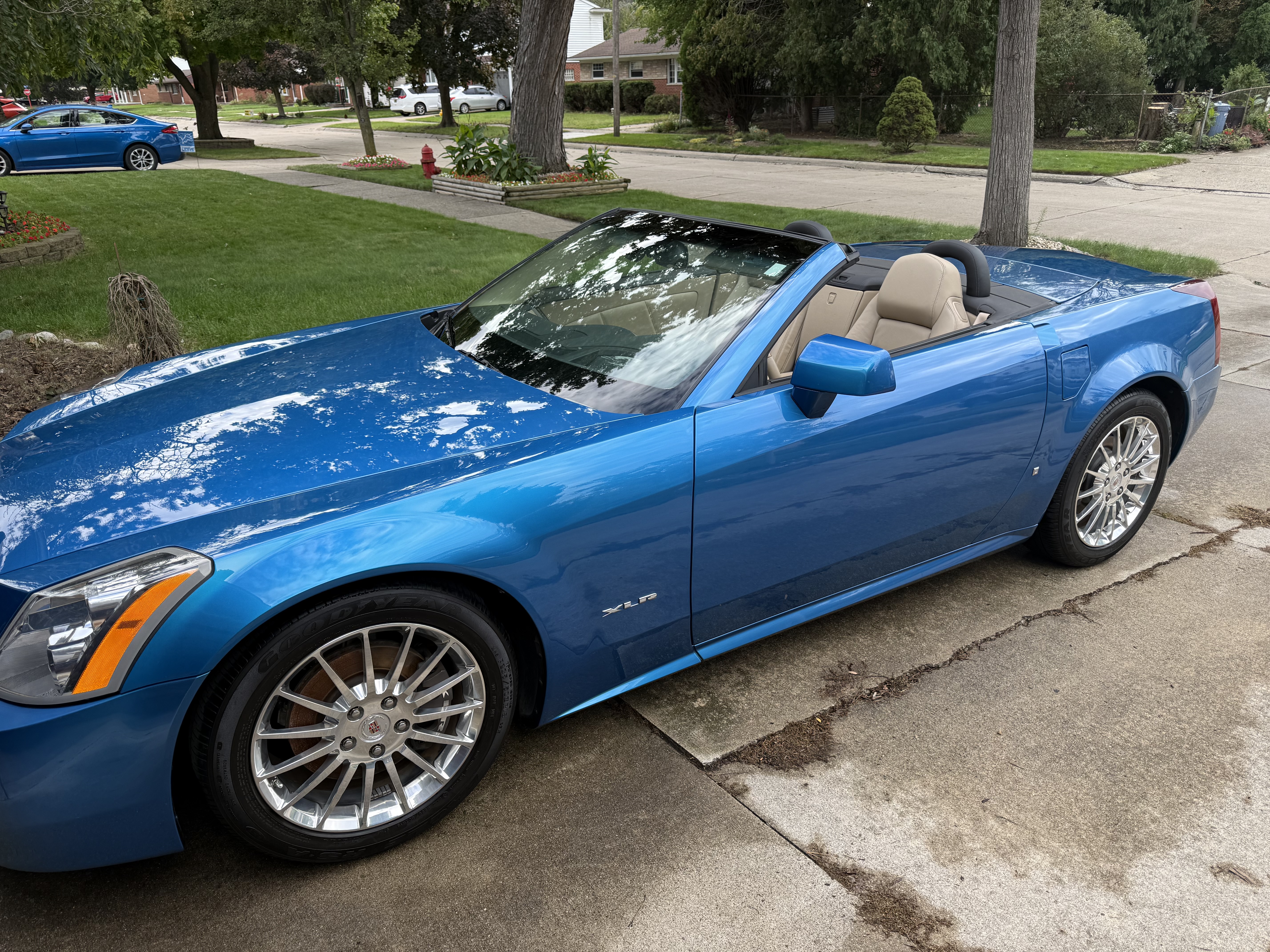 Used 2008 Cadillac XLR RWD image 14