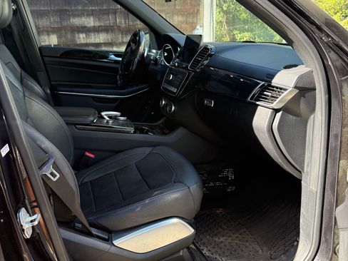 Used 2017 Mercedes-Benz GLS 550 4MATIC image 9