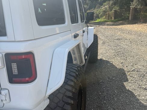 Used 2018 Jeep Wrangler Unlimited Rubicon image 21