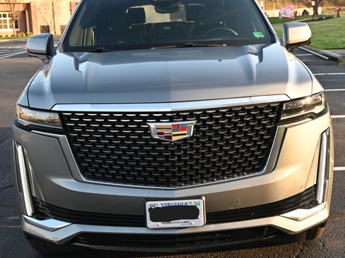 Used 2021 Cadillac Escalade Premium Luxury image 9