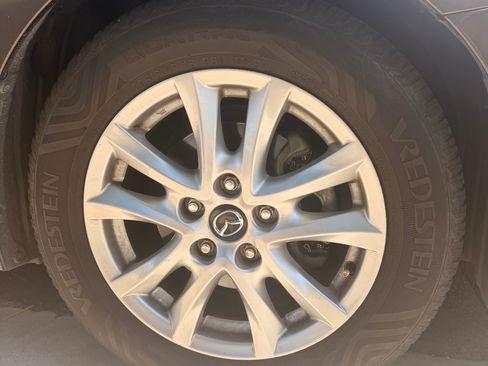 Used 2016 MAZDA MAZDA3 i Touring w/ Popular Equipment Package FWD image 11