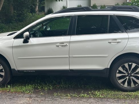 Used 2017 Subaru Outback 2.5i Limited AWD/4WD image 1