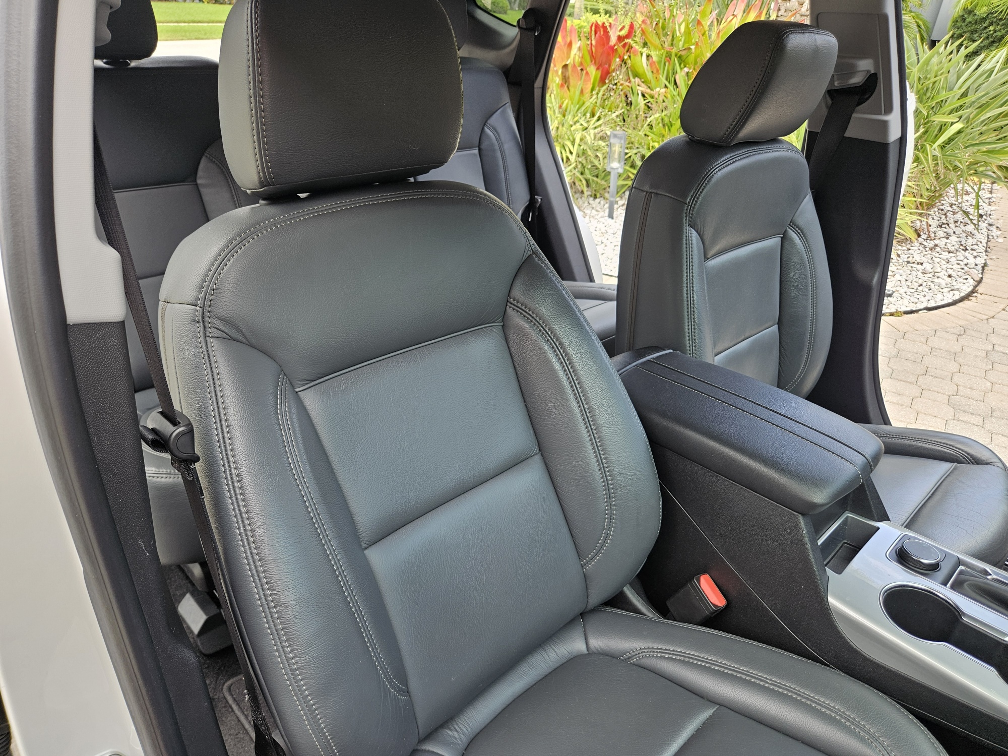 Used 2024 Chevrolet Blazer LT w/ Midnight/Sport Edition FWD image 18
