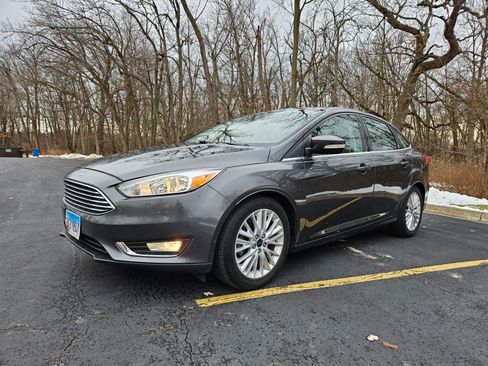 Used 2017 Ford Focus Titanium image 2