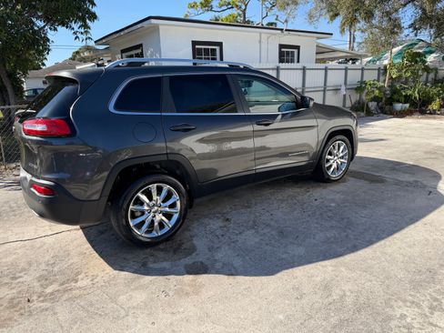 Used 2016 Jeep Cherokee Limited image 6