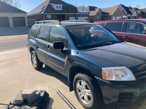 Used 2005 Mitsubishi Endeavor LS image 1