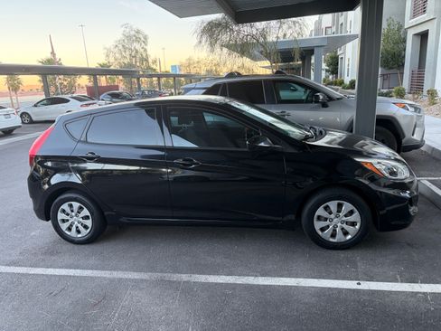 Used 2017 Hyundai Accent SE image 2