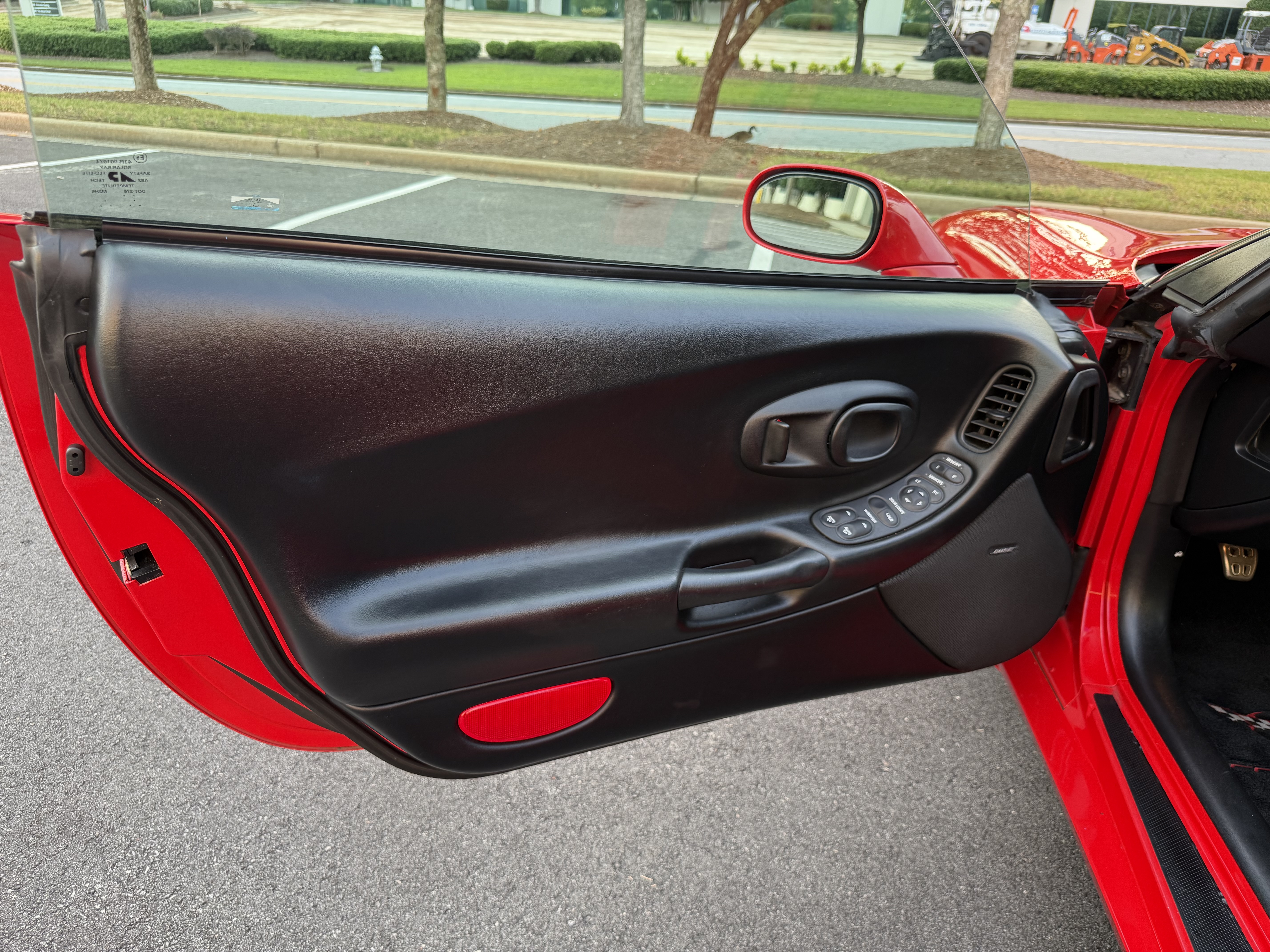 Used 2004 Chevrolet Corvette Coupe w/ Preferred Equipment Group RWD image 18